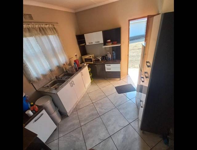 3 BEDROOM HOUSE FOR SALE IN QUEENSTOWN CENTRAL